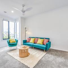 StayAU 5BR Getaway 10 mins to Torquay & Deakin