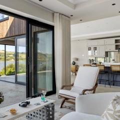 Gable View - Luxury Riverside Sanctuary