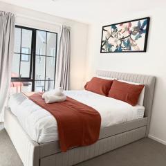 1 min Walk to Town Hall, Heart of the City, Free car park