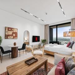 Timeless & Textured Studio w Jacuzzi Trillionaire