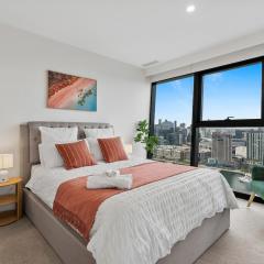 Elegant 3BR 3BA with River and Sea Views Docklands