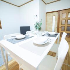 3 min to Namba by Train 3BR 2BA 75 square meters 3LDK