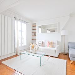 Haussmannien lumineux avec balcon proche Montmartre