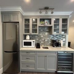 Magee House New Spacious Two Queen Close to UBC