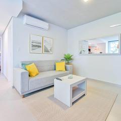 Elegant 2-bedroom space with a pool, gym, and free parking