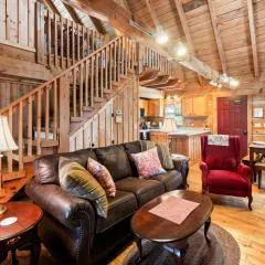 Romantic Cabin Getaway - King Bed - Fast Wi-Fi - Pet-Friendly