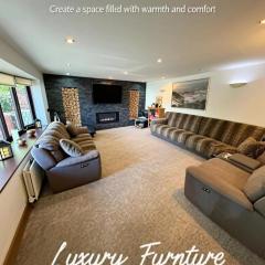 6 Bedroom 4 bathroom House 14 guests or more in Birmingham, Wolverhampton, Walsall Contractors, Family & Groups