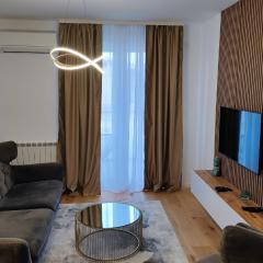 Lux Apartment Divine with Private Parking Garage