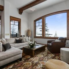 Grand Lodge - Three Bedroom #201 - Ski-in ski-out condo