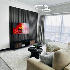 Alto Suites 14th Floor 2B with Pool, Gym and King Bed in Lavington