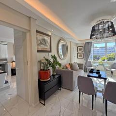 Luxury Seapoint One-Bedroom secure apartment with on-premise parking