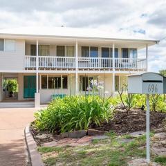 Salty Dayz Retreat - Steps from Busselton Beach