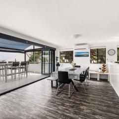 Surfers Paradise - Oceanview Garden Beach House