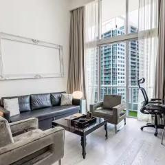 Beautiful Icon Brickell Double height ceiling