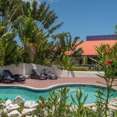 Blue Marlin Apartments, Nabij Mambo Beach