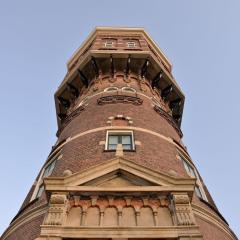 Renovated luxury water tower within walking distance of the beach boulevard