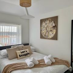 Orchid 2 Luxury 3BR House By AltoLuxo Short Lets & Serviced Accommodation With Free WiFi & Parking