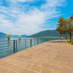 AQUARAMA - private pool - Lakefront apartment end free parking