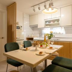 Special Offer,3 minutes to Airport Bus, 3 Bedrooms, 4 Beds, Accommodates up to 7 Guests, Near Hongje Waterfall