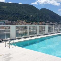 ET - Stylish Apartment In Centre With Pool