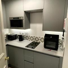 Chic 1BD Flat - wViews of Edinburgh Castle!