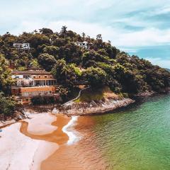 Casa de luxo em frente à praia em Angra dos Reis