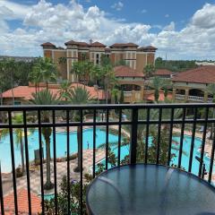 Pool view Condo near all Parks