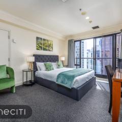 Queen Street City View Studio with AC, Pool and Gym
