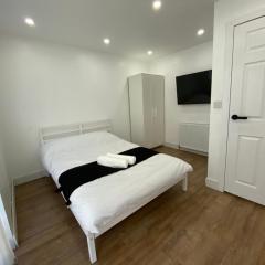Modern en-suite rooms Luton air port
