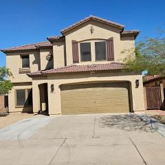 Spacious 5-bedrm home 3 min from Cardinals Stadium