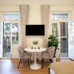 The Crown, Six Surry Hills Isyd