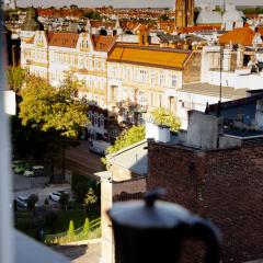 ArtView 9, Cozy City View Apartment, King Size Bed