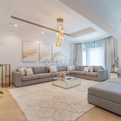 Private Beachfront Villa with Pool Access, Minutes from Nakheel Mall and Monorail, Canal Cove, Palm Jumeirah by Deluxe Holiday Homes