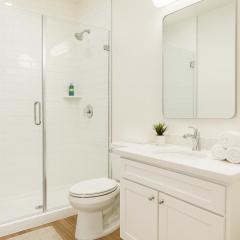 Marina Del Rey View 2BR in MDR - Pool, Jacuzzi, Gym