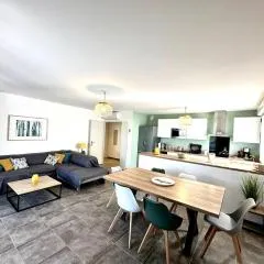 T3 lumineux avec terrasse, parking et piscine