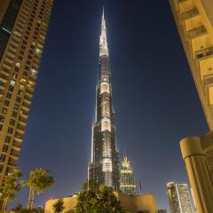 FIRST CLASS 2BR Luxury Facing Burj Khalifa