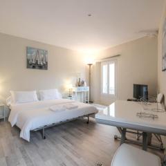 Beautiful studio in Le Suquet close to the Palais!