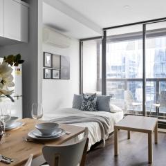 Stylish Pet-Friendly 2BR Walk to Southern Cross