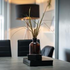 City Centre, 3BR Home, Next to Tram Stop, Sleeps7