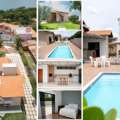 Casa com piscina vista para lago, 03 quartos confortáveis
