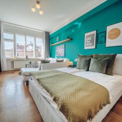 Downtown 2BD riverside apartment near dancing house