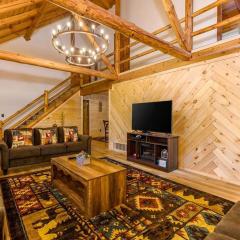 Luxury Spacious Cabin Hot Tub, Theater, 5 Acres in Hocking Hills
