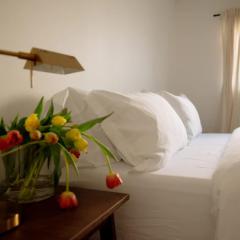 2 Bed 1 Bath Apt in Hollywood with Parking