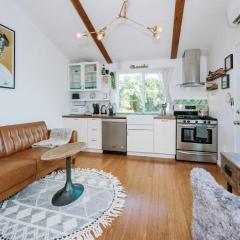 Serene Silver Lake 1 bedroom 1 bathroom Back house With Private Backyard