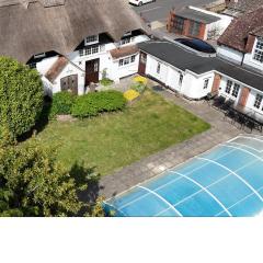Beautiful Thatched Cottage with Outdoor Pool, Secure Garden, Dog & Family Friendly! Chichester Holiday Properties