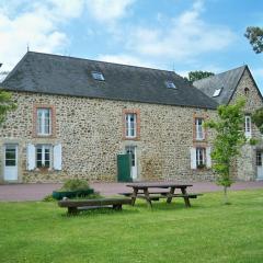 Geräumiges Steinferienhaus Mit Großer Gartenanlage, In Der Nähe Des Meeres Gelegen