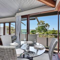 Gloucester Retreat A, 23A Gloucester St - Pet Friendly, WiFi, Linen and Bed Making