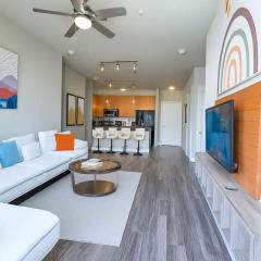 Poolside Comfort 2BR Galleria Stay AND Garage