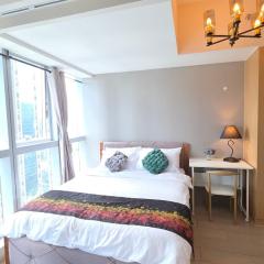 BGC Hotel Vibe with City View at Uptown Parksuites near St Luke's, Grand Hyatt Hotel, Uptown Mall, and Mitsukoshi Mall