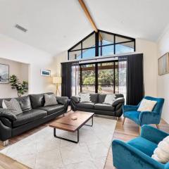 Turf and Surf - Luxe Retreat Backing onto Golf Course
